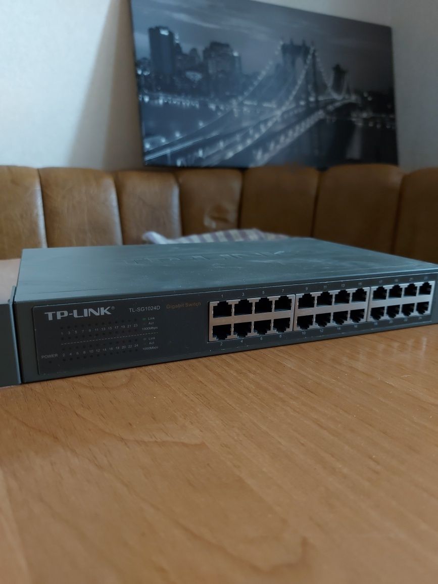 Cisco SF 300-24, D-link DSR 1000, TP link TL-SG1024D
