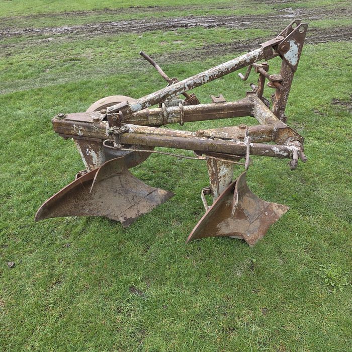 Плуг 2 корпусний з Польші