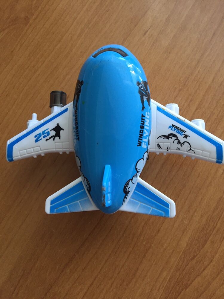 Самолет детская игрушка