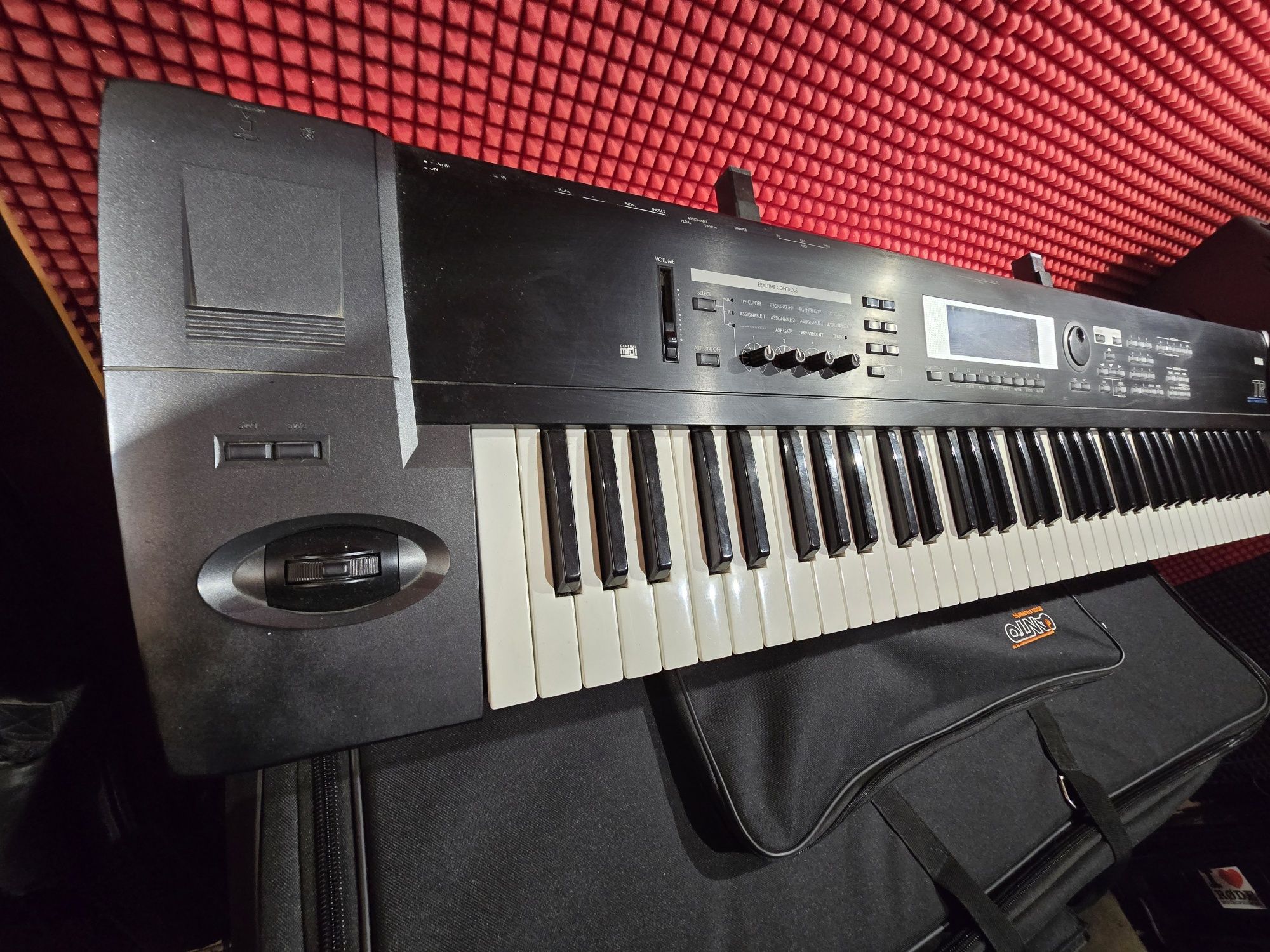 Korg Tr 76 syntezator