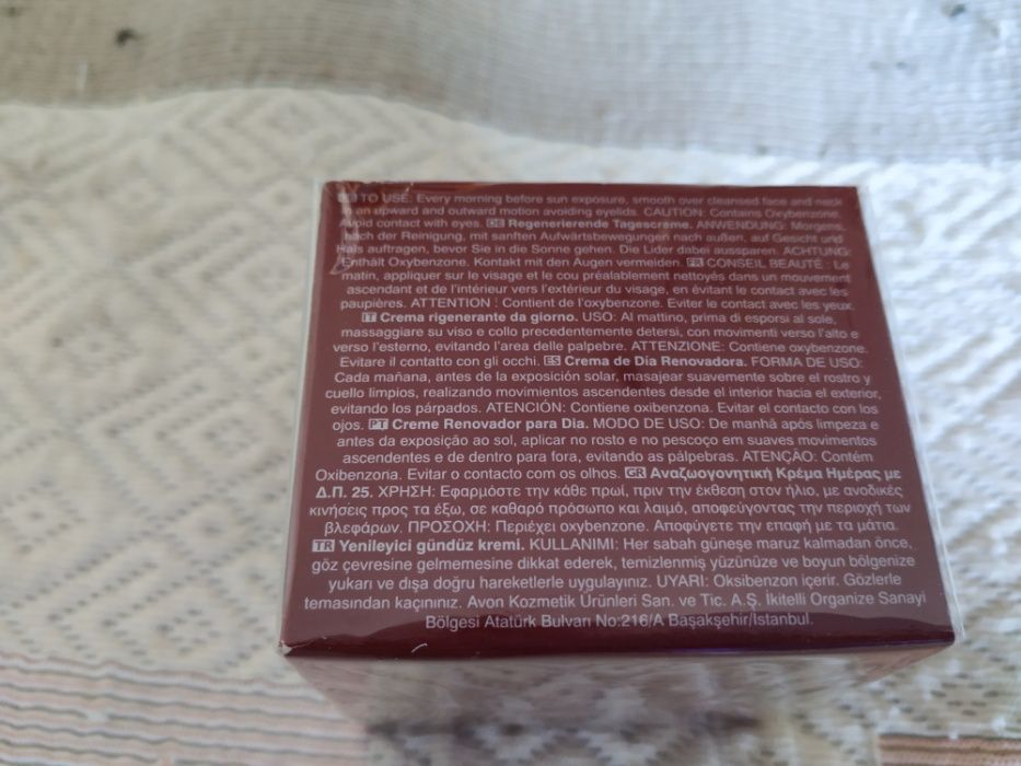 Creme de dia Anew Reversalist Avon