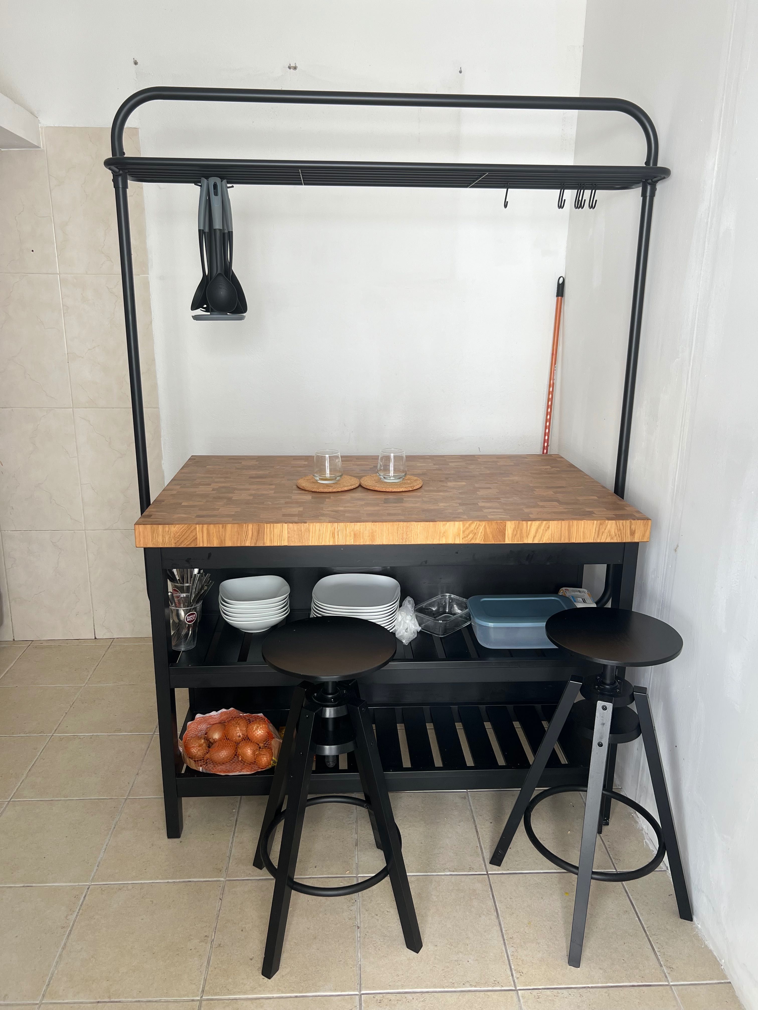 Mesa de cozinha(Ilha) com 4 bancos