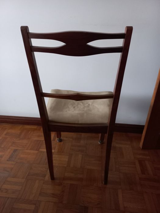 Cadeira antiga estilo olaio