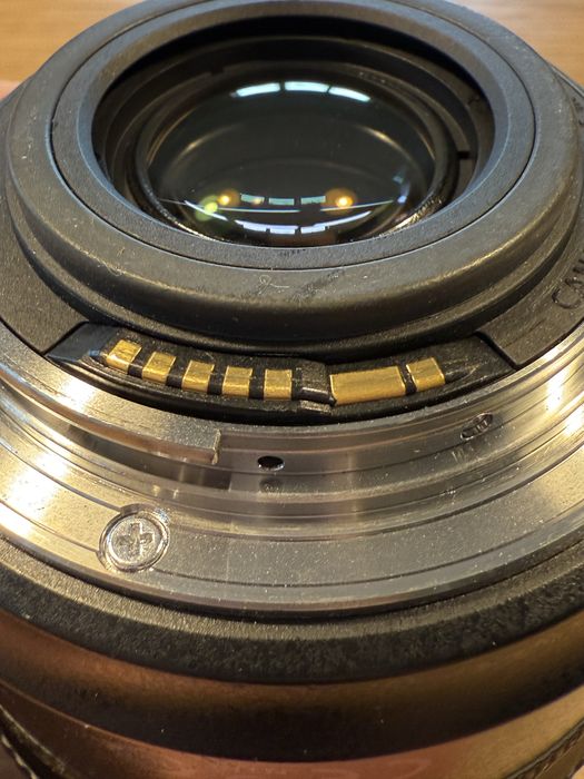 Obiektyw Zoom Canon EF-S 15-85 3.5-5.6 IS USM