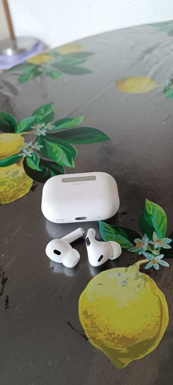 Навушники AirPods Pro 2 із зарядним футляром MagSafe (Lightning)
A2698