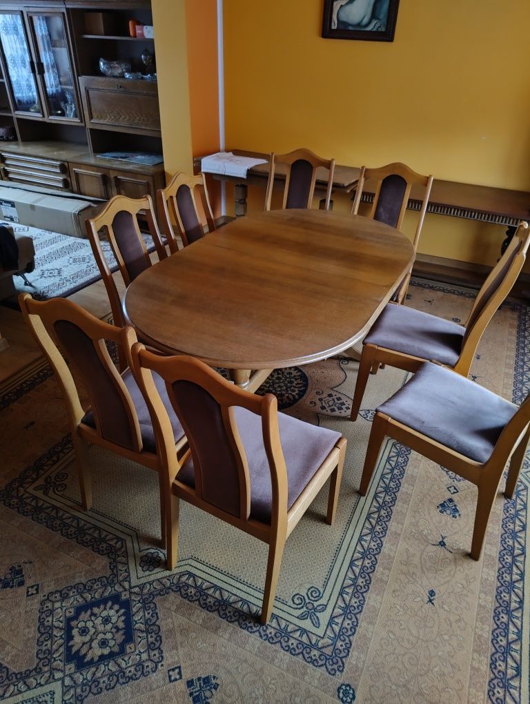 Stół rozkładany plus 8 krzeseł