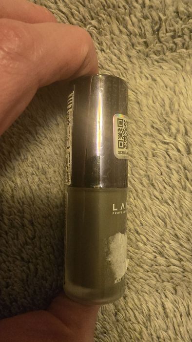 Nowy cień do powiek w płynie kremie płynny zapakowany nude brąz Lamel