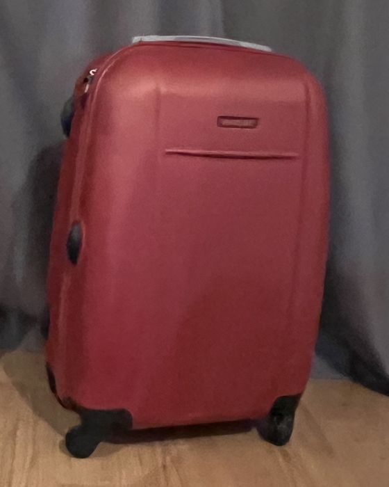 Чемодан дорожный