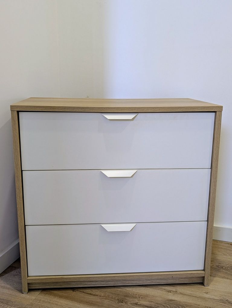 Cómoda IKEA Askvoll