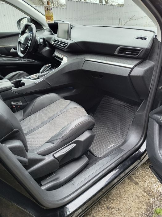 Продам Пежо 3008 2017року 1.6 стартстоп