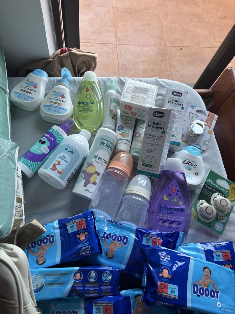 Coisas de bebe fraldas, lencos, irens de higiene, bolsa maternidadeetc