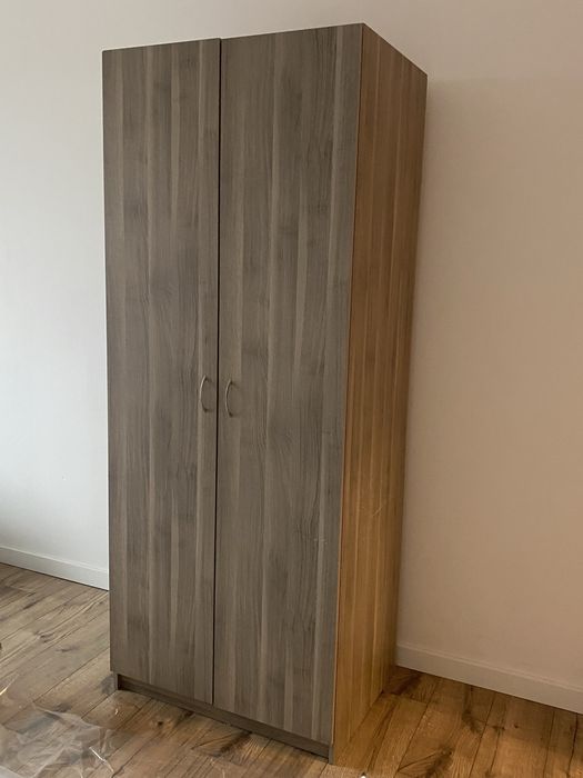 Szafa, ciemny kolor, używana