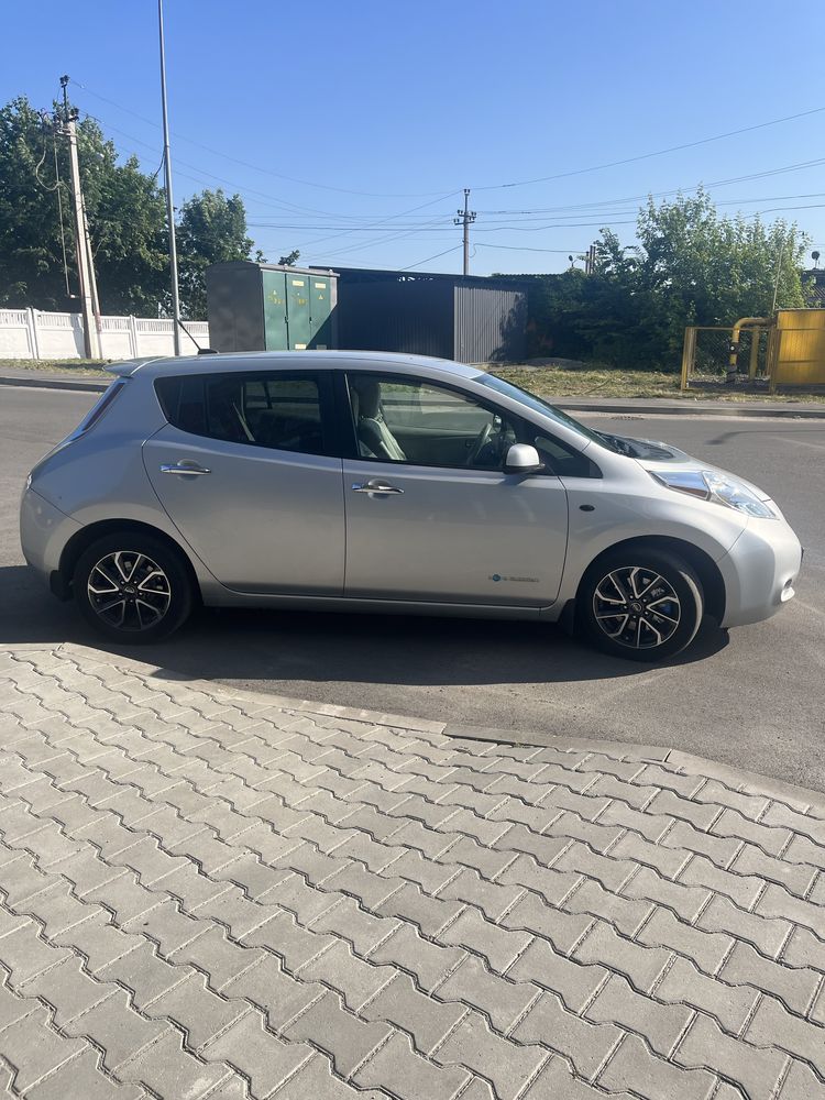 Nissan leaf 2014 soh 80% 10 палок