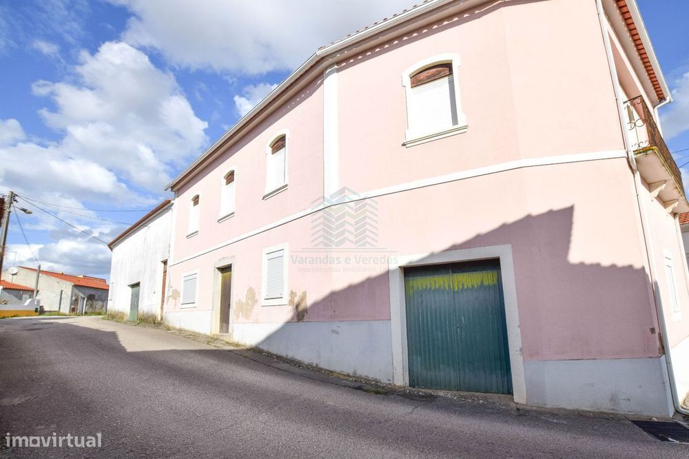 Moradia T7 com Garagem e Armazém - Alcorochel - Torres Novas