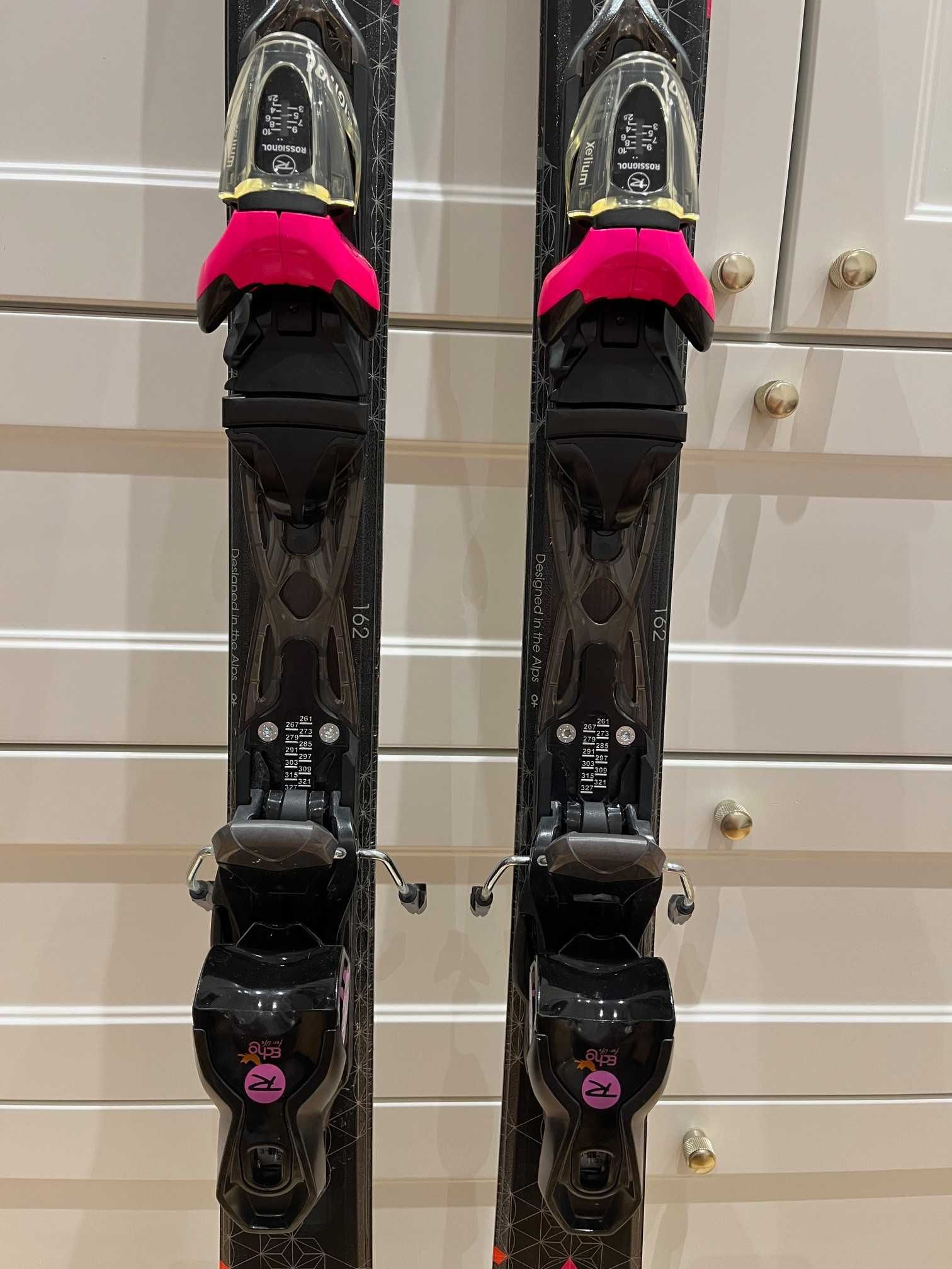 Nowe narty ROSSIGNOL Attraxion 162 CM z kijkami i pokrowcem na narty