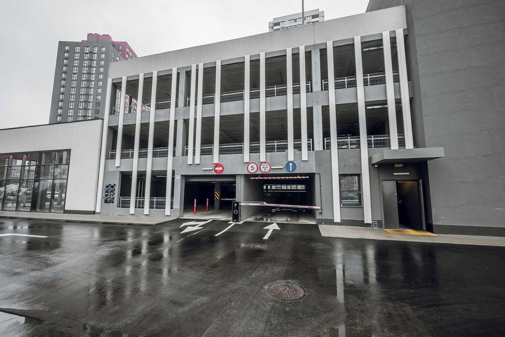 Паркомісце Варшавський-3/Варшавский. В.Змієнка,32. 0%