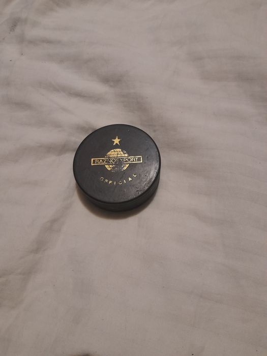 Продам шайбу хоккейную разноэкспорт официал срочно