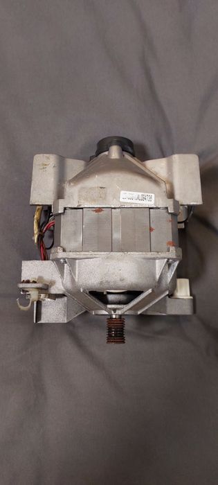 Электро двигатель на стиральную whirlpool AWE 7515/1машину whirlpool