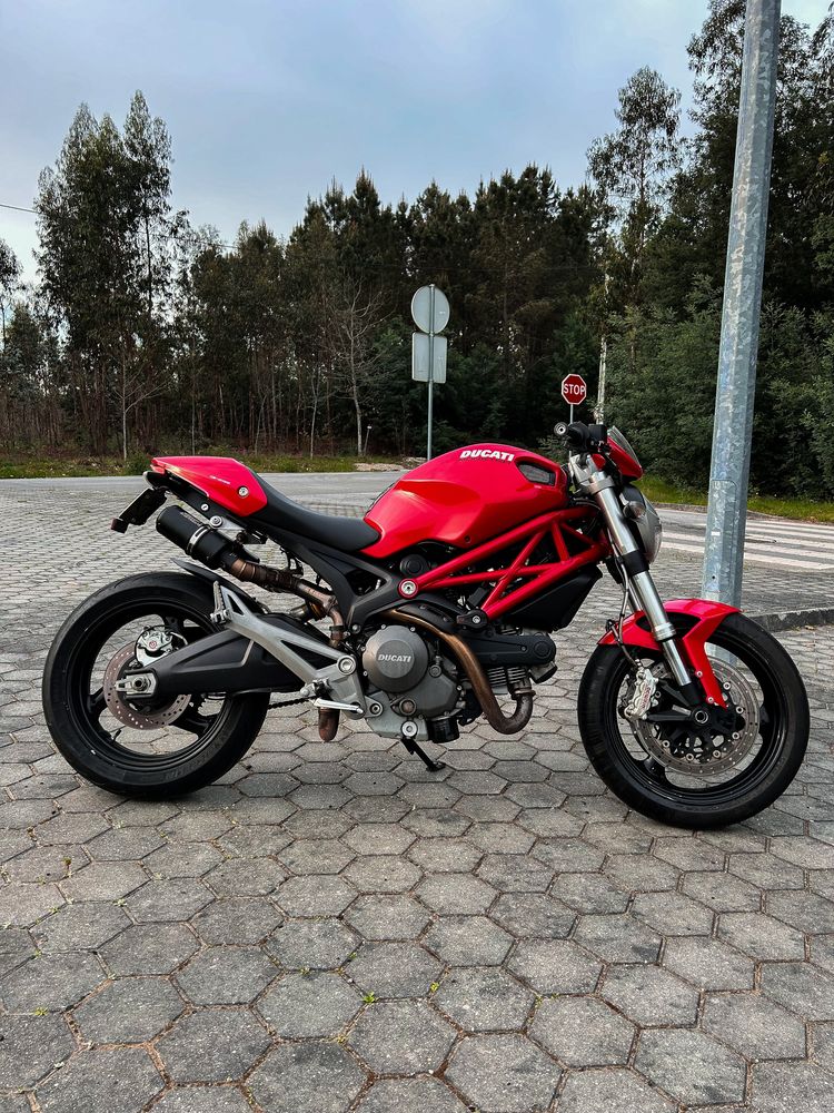 Ducati Monster 696