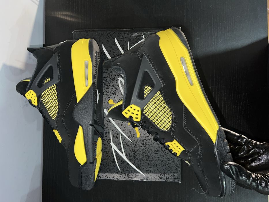 Jordan 4 yellow black