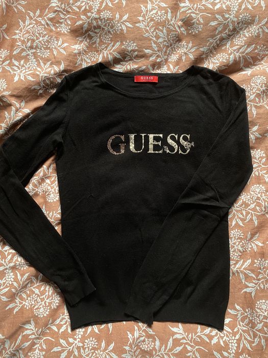 Sweterek Guess z napisem