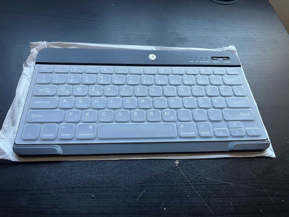 Teclado Bluetooth Alemão Portátil - NOVO