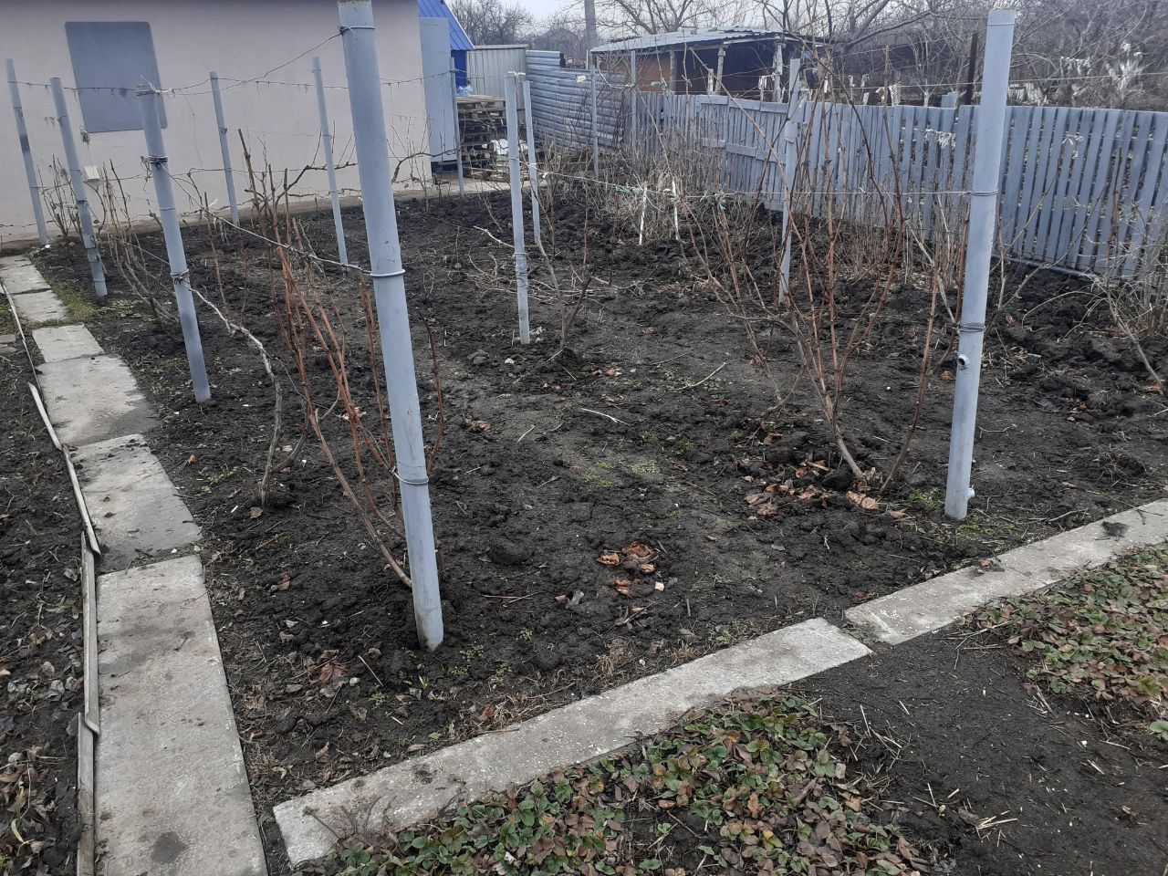 Продаж дачі у місті вул. Істоміна  - будинок, питна вода, світло.