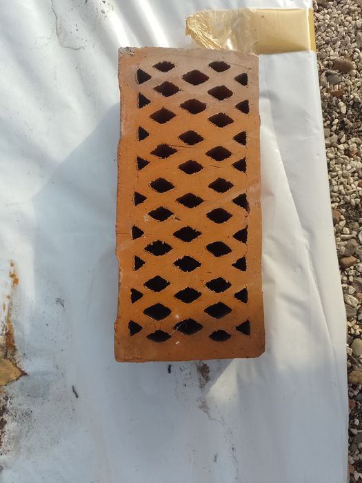 cegła dziurawka 2000 szt, 1zł sztuka