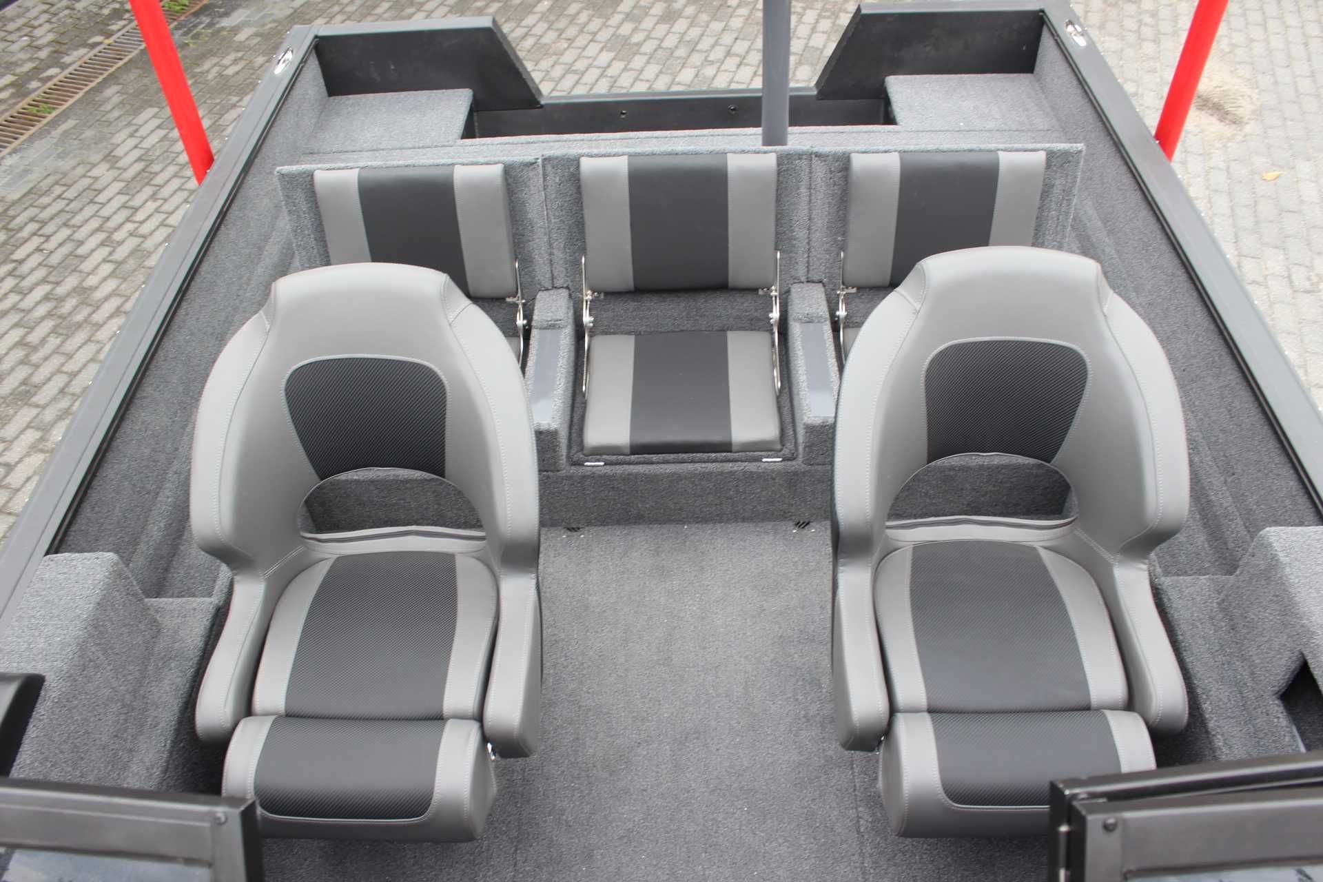 Лодка PowerBoat 570