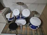 Bateria acústica de criança