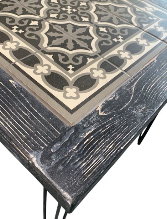 Stolik kawowy rustykalny  drewniany postarzana rama z kaflami 80x80