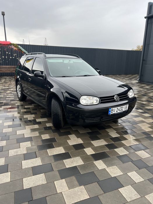 Автомобіль Golf універсал
