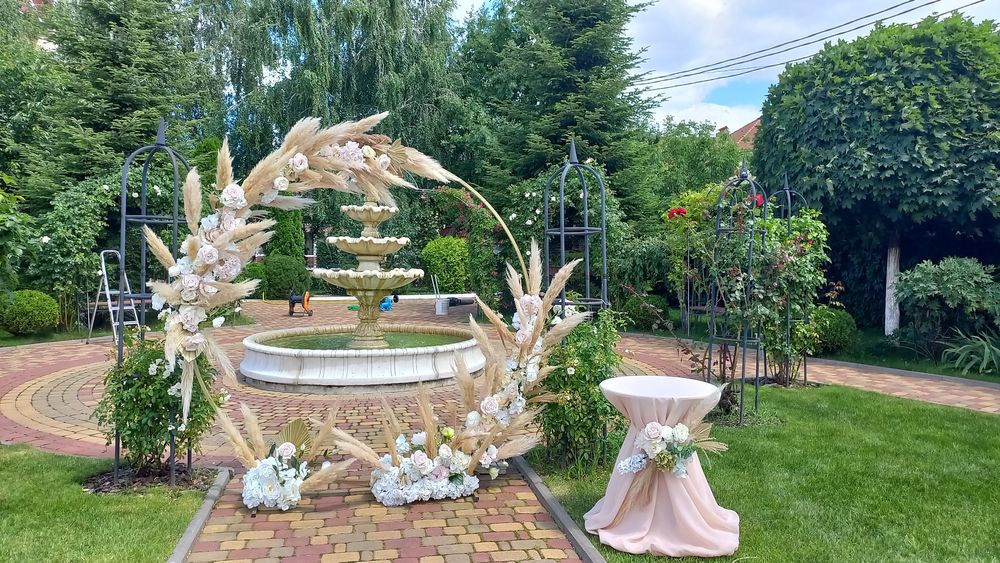 Арка,Фотозона,Тамада,Президіум,Церемонія,Ведучий,Стіл,Декоратор