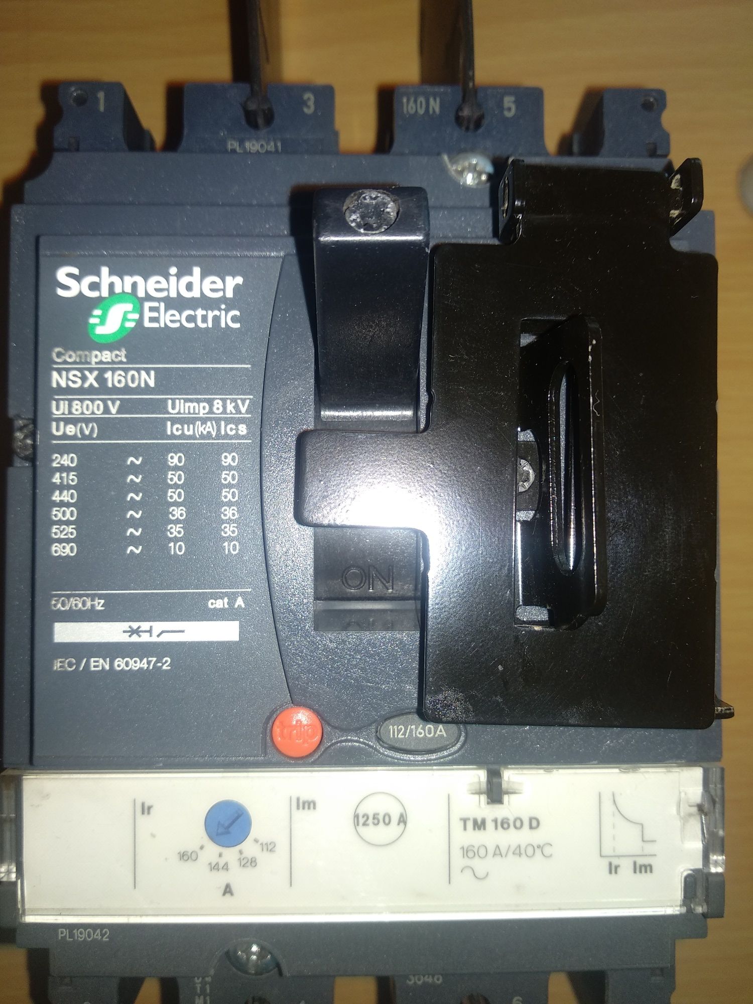 Автоматический выключатель NSX 160 LV 430406 160 A Shneider