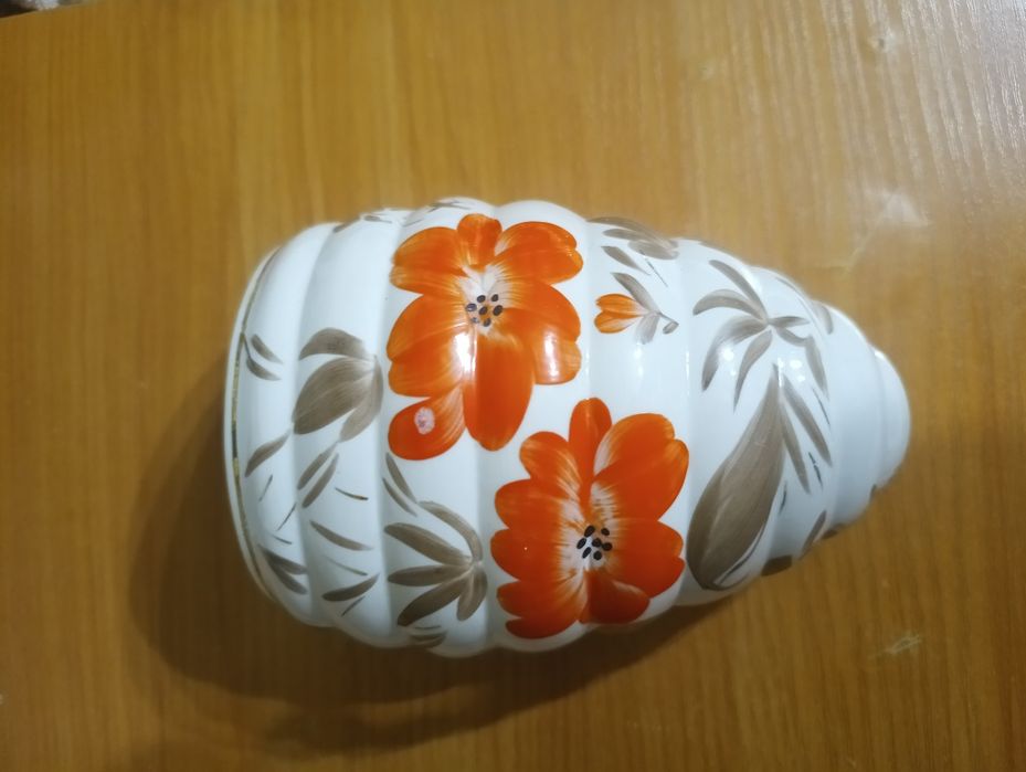 Порцелянова ваза для квітів