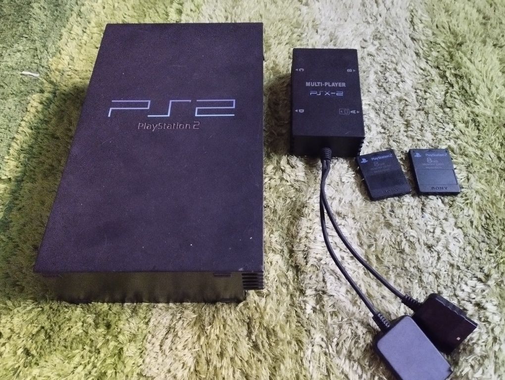 PlayStation 2 com multi-player e dois memory cards