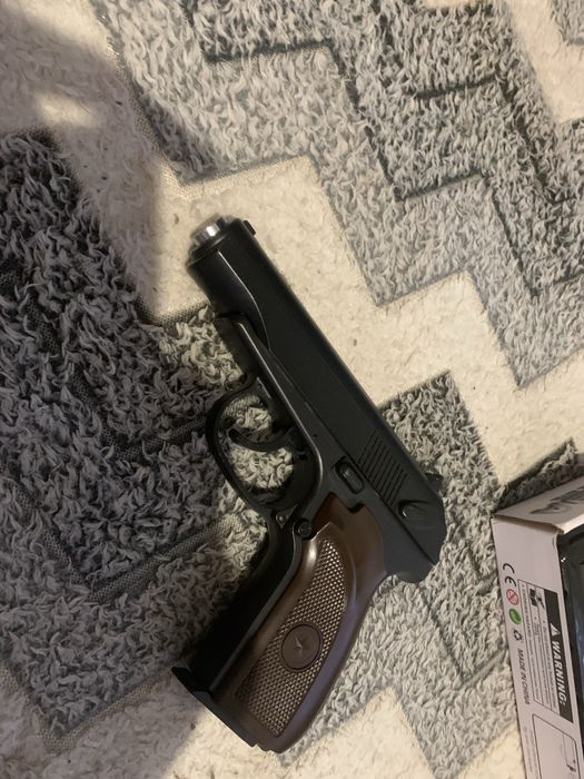 Пістолет макаров