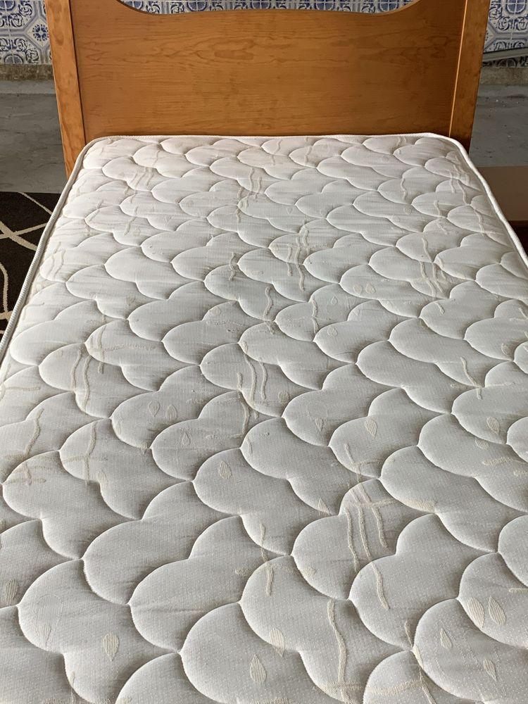 Vendo cama corpo e meio