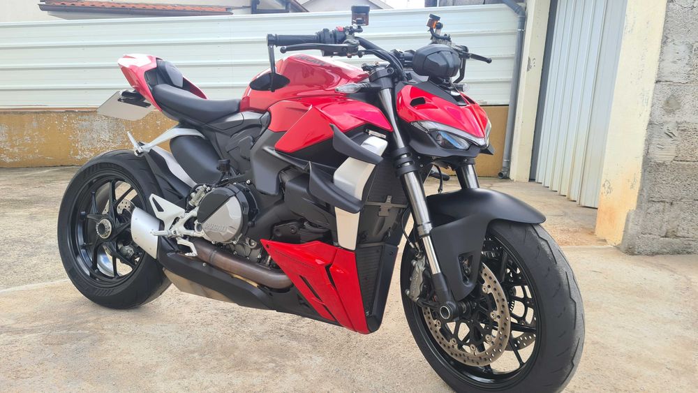 Ducati Streetfighter V2