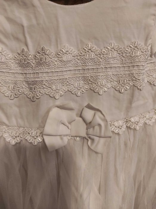 Biała sukieneczka do chrztu