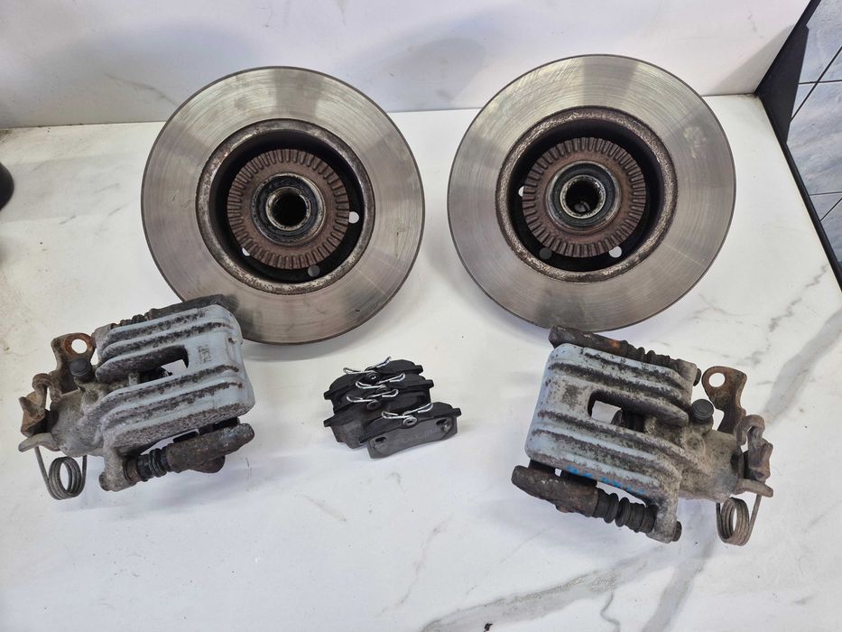 audi a4 b5 lift tarcze tył tylne klocki zaciski komplet