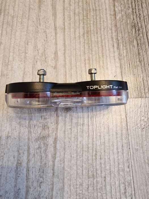 Lampka lampa rowerowa tylna na bagażnik BM Toplight Flat Plus przewód