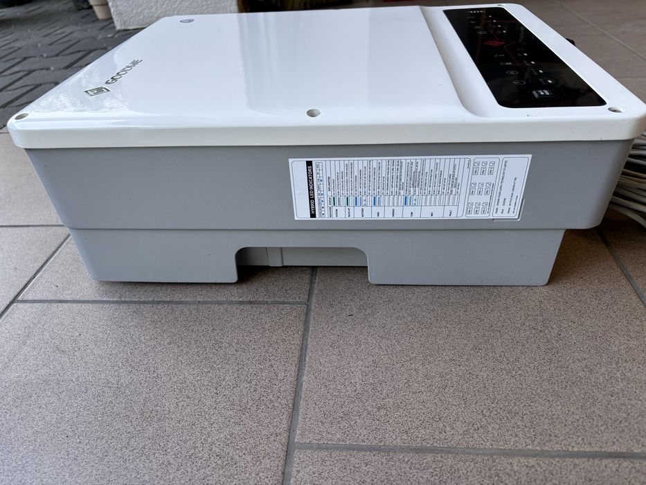 Falownk  hybrydowy 5KW ET