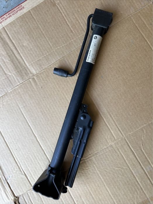 Домкрат механічний BMW