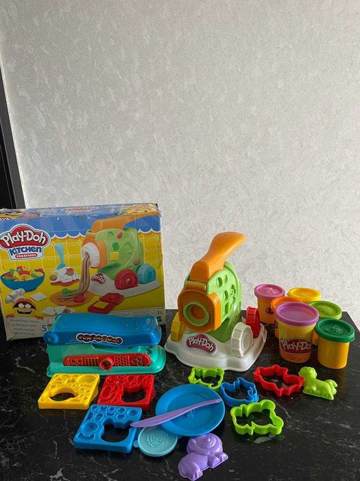 Play-Doh "Машинка для приготування локшини" і "Фабрика розваг"
