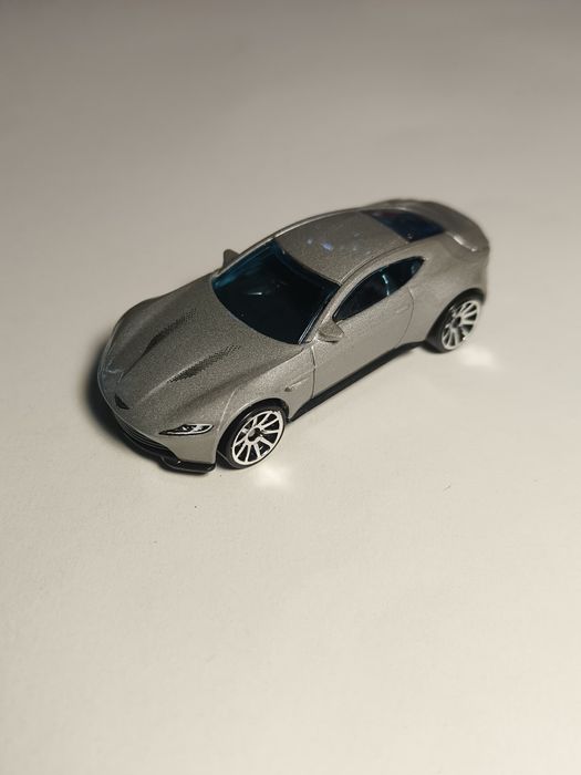 Hot Wheels Aston Martin DB10