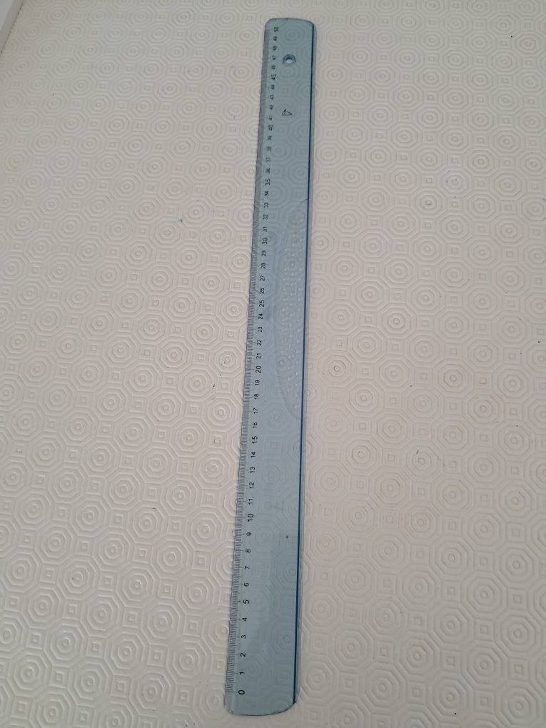 Régua com 50 cm de comprimento