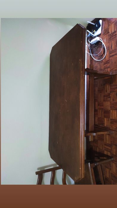 Mesa madeira maciça com 4 cadeiras