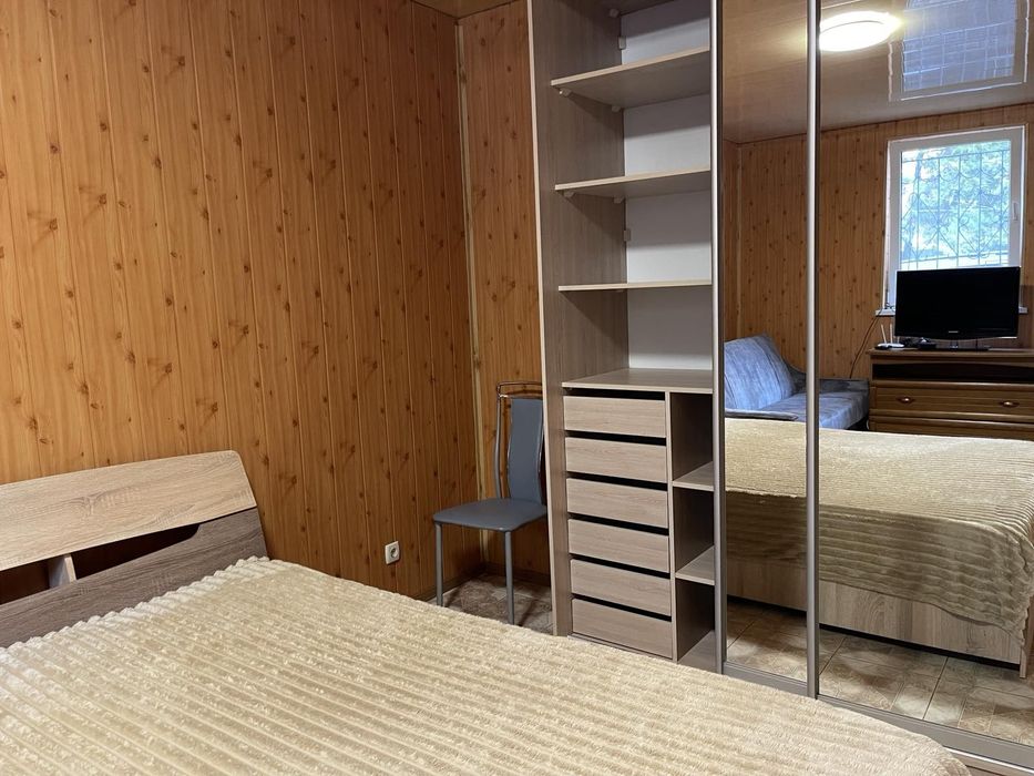 Без % сдаётся 2к дом  для семьи до 4 человек.