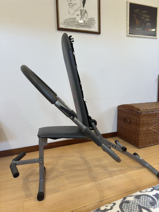 Aparelho de musculação (zona do abdominal)